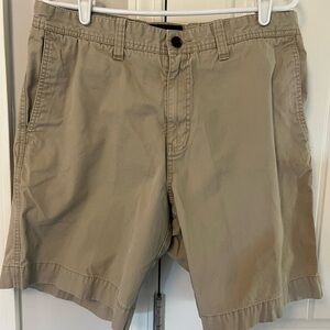 Men’s Eddie Baurer khaki shorts size 34.